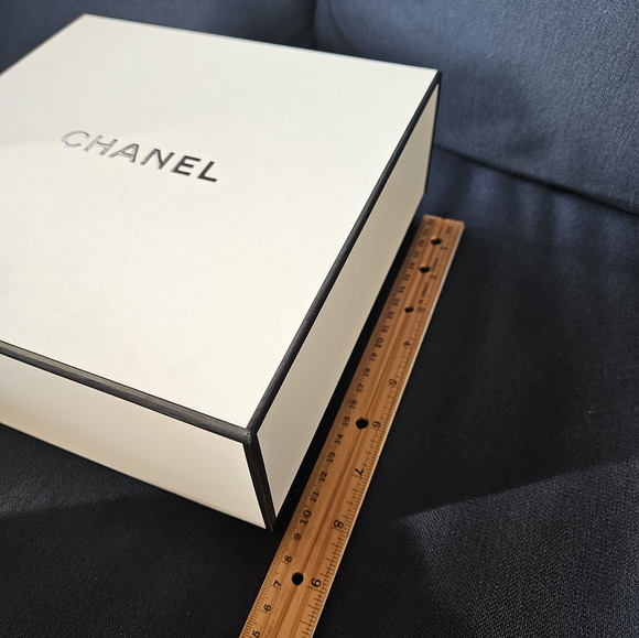 CHANEL Empty Gift Box 8 1/2" X 8 1/2" X 4" No. 3 - Picture 7 of 8